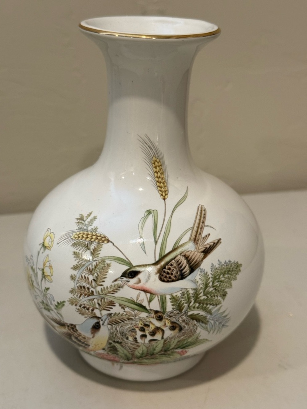 Vintage White Vase Made In Japan ~7” Birds Floral Motif Gold Rim‎ Accent Estate